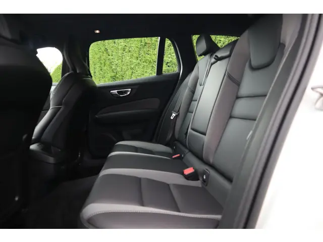 Volvo V60 2.0 B3 Plus Dark 2024 Benzine 12