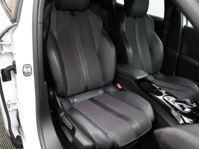 Peugeot 2008 1.2 PureTech GT Pack Aut- 2021 Benzine 28