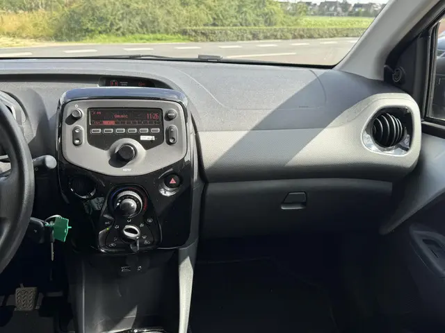 Peugeot 108 1.0 e-VTi Allure 2019 Benzine 24
