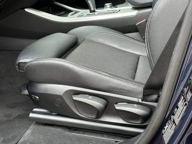 BMW X3 xDrive20i High Executive 2014 Benzine 7