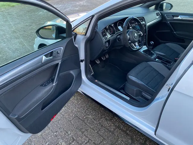 Volkswagen Golf 1.5 TSI Highline Business R 2018 Benzine 9