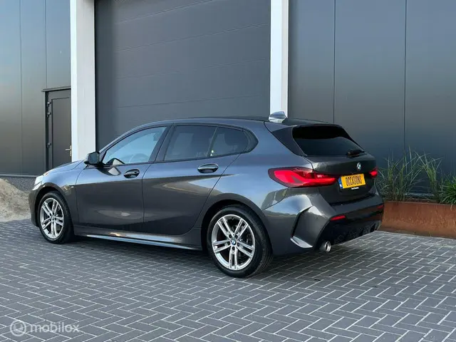 BMW 1 Serie 118i M Pack Sport NAV LED LEER 2021 Benzine 4