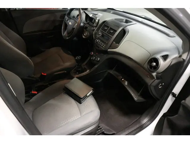 Chevrolet Aveo 1.2 LS / AIRCO / 5 DEURS / WHITE ! ! ! 2013 Benzine 10
