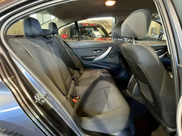 BMW 3 Serie 320i automaat antraciet, premium 2012 Benzine 11