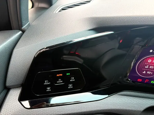 Volkswagen Golf 2.0 TSI GTI Pano 2021 Benzine 16