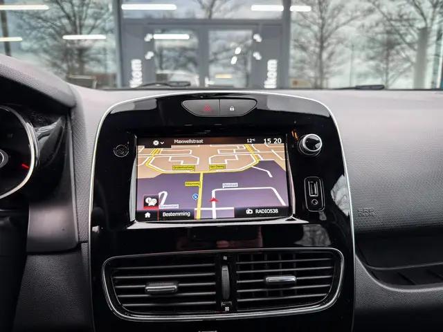 Renault Clio Estate 0.9 TCe Limited 2019 Benzine 18