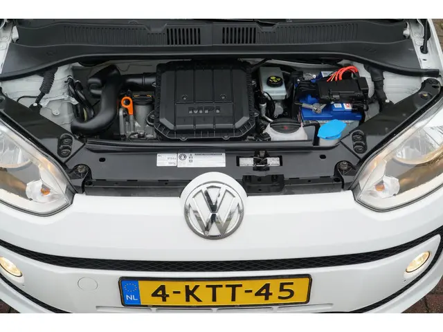 Volkswagen up! 1.0 high up! BlueMotion NAVI 2013 Benzine 8