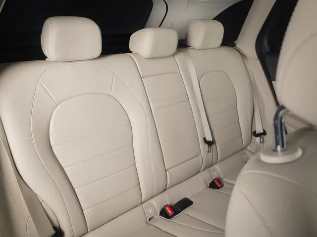 Mercedes-Benz GLC 300e 4MATIC 2020 Hybride Benzine 26