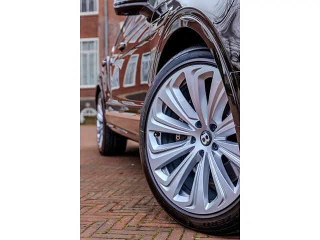Bentley Bentayga 3.0 V6 Hybrid 2022 Hybride Benzine 24