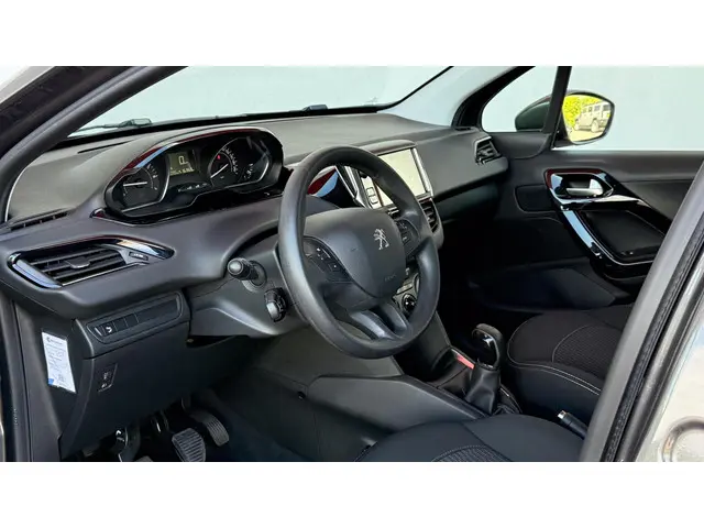 Peugeot 208 1.2 PureTech Blue Lion 2018 Benzine 3