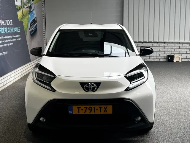 Toyota Aygo X 1.0 VVT-i MT first 2023 Benzine 5