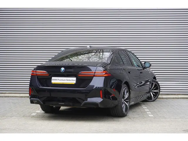BMW 5 Serie 550e xDrive 2024 Hybride Benzine 4