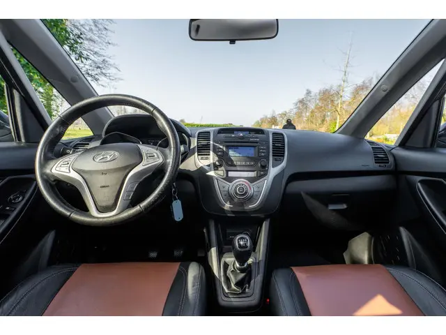 Hyundai ix20 1.4i Pro 77.100 km + NAP NL-auto 2013 Benzine 18