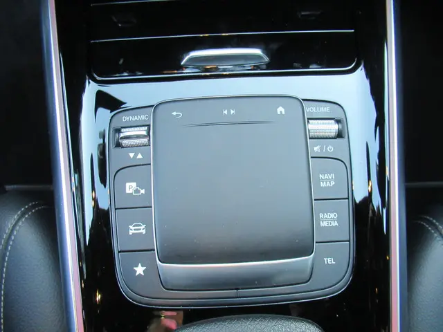 Mercedes-Benz GLA 200 Business Solution 2021 Benzine 18