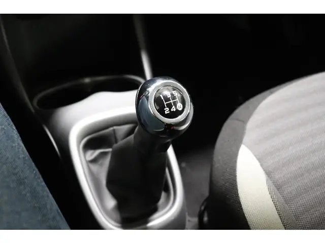 Toyota Aygo 1.0 VVT-i x-play 2020 Benzine 32
