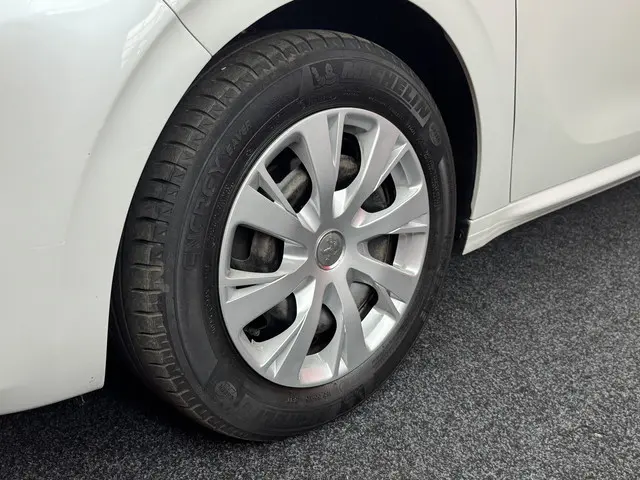 Peugeot 208 1.2 PureTech Blue Lion 2017 Benzine 24