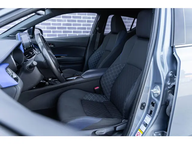 Toyota C-HR 2.0 Hybrid Bi-Tone 2020 Hybride Benzine 23