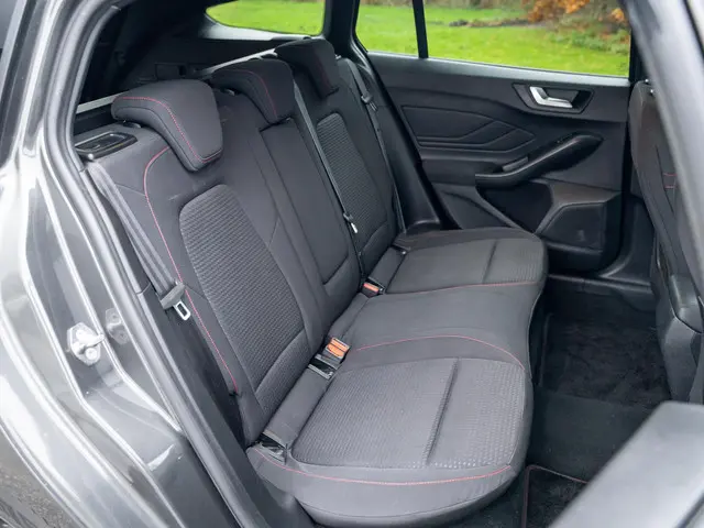 Ford Focus Wagon 1.0 EcoBoost ST Line 2019 Benzine 46