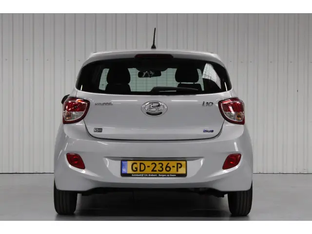 Hyundai i10 1.0i i-Drive 2015 Benzine 8