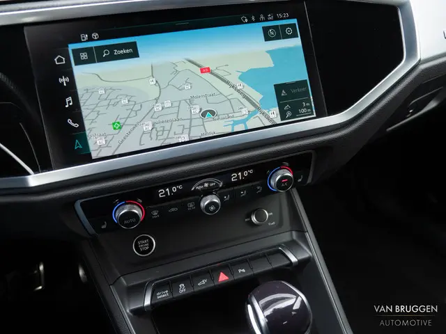 Audi Q3 45 TFSI e S-Line 2022 Hybride Benzine 35