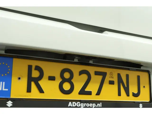 Suzuki Swift 1.2 Select Smart Hybrid 2022 Benzine 38