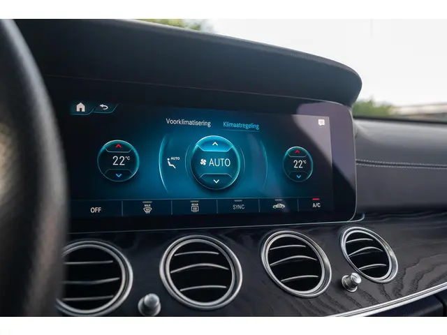 Mercedes-Benz E-Klasse 300 e AMG 2020 Hybride Benzine 17