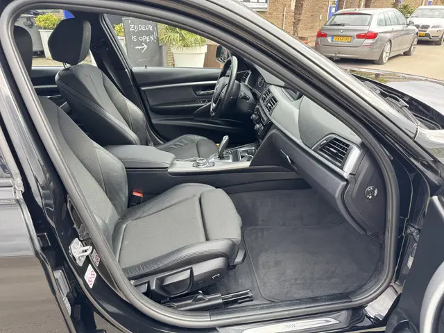 BMW 3 Serie 320i Corporate Lease Executive 2017 Benzine 27