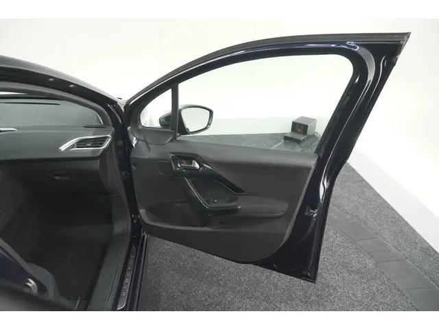 Peugeot 208 PureTech 82 Signature 2019 Benzine 57