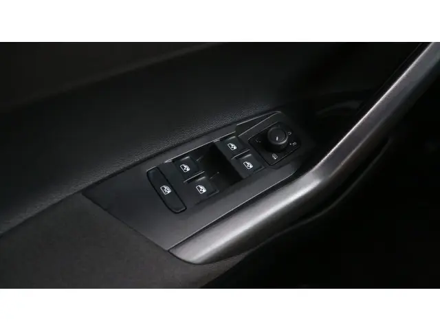 Volkswagen Polo 1.0 TSI 95pk Life Business 2024 Benzine 27