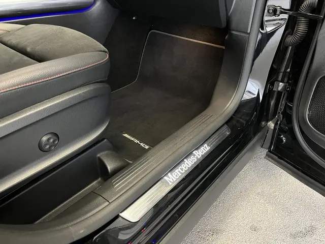 Mercedes-Benz GLA 250 e AMG Line 2020 Hybride Benzine 39