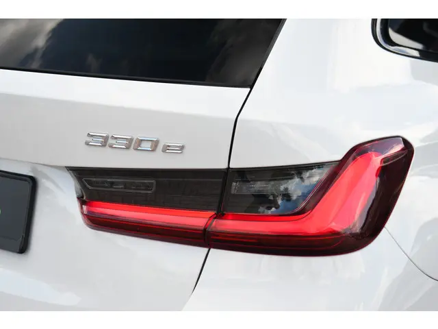 BMW 3 Serie Touring 330e M-Sport 2023 Hybride Benzine 30
