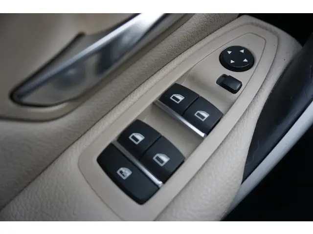 BMW 3 Serie 330e High Executive 2016 Hybride Benzine 21