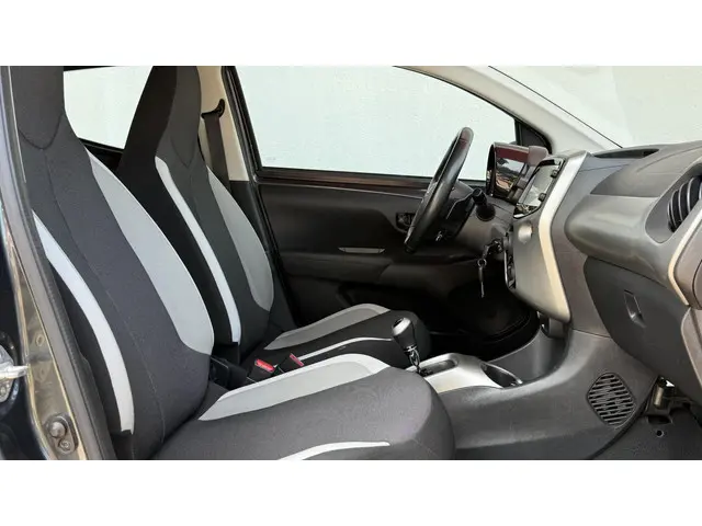 Toyota Aygo 1.0 VVT-i x-play AUTOMAAT 2016 Benzine 10