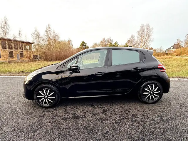 Peugeot 208 1.0 VTi Access 5-deurs 2014 Benzine 9