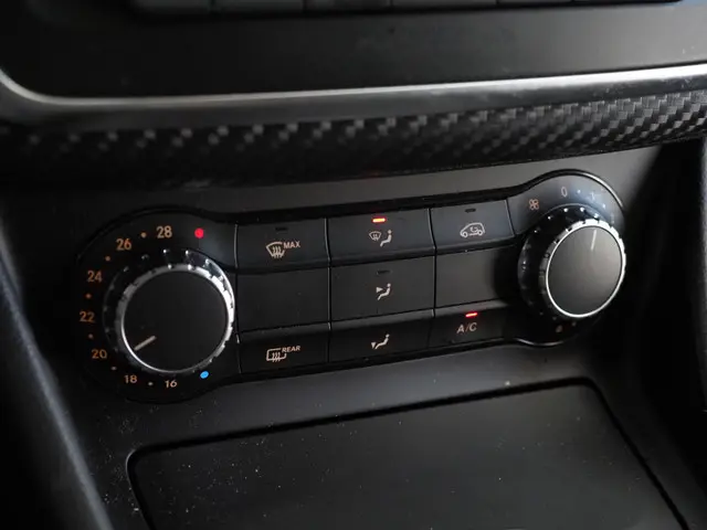 Mercedes-Benz A-Klasse 180 Ambition 2015 Benzine 21