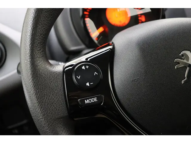 Peugeot 108 1.0 e-VTi Active 2021 Benzine 17