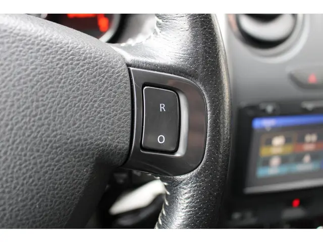 Dacia Duster 1.2 TCe 4x2 Blackshadow 2017 Benzine 17