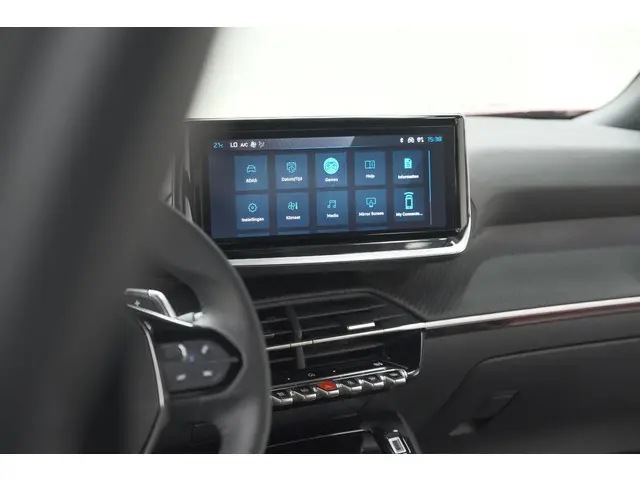 Peugeot 2008 1.2 Hybrid 145 Allure 2025 Hybride Benzine 58