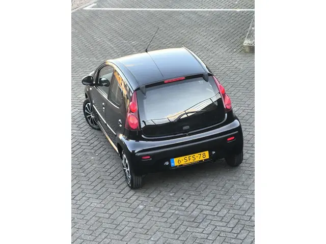 Peugeot 107 1.0 Envy 2013 Benzine 23