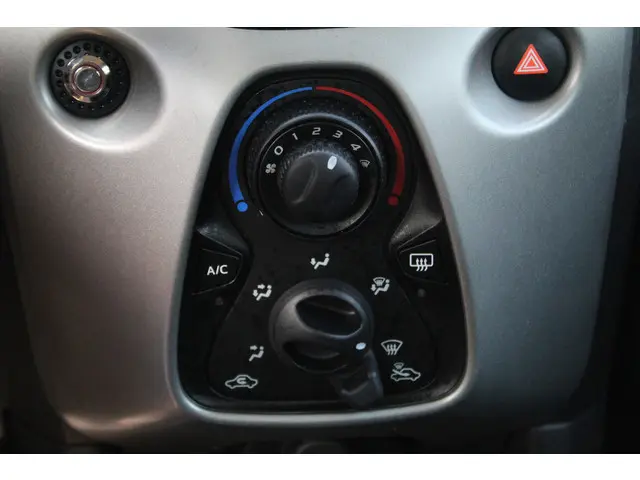 Peugeot 108 1.0 e-VTi Active PACK PREMIUM 2016 Benzine 15