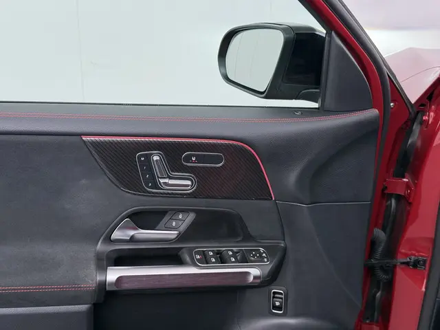 Mercedes-Benz GLB 200 AMG line 2022 Benzine 11