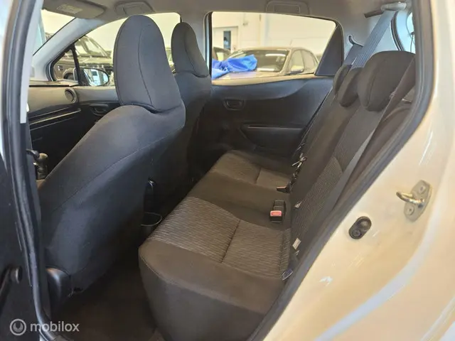 Toyota Yaris 1.0 VVT-i Now 2014 Benzine 12