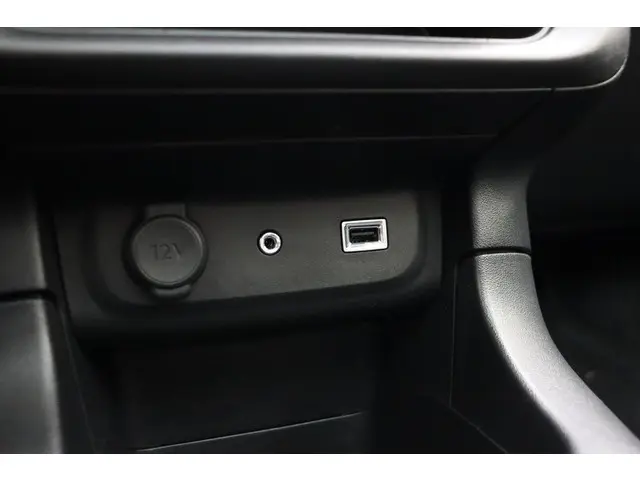 Citroën C3 1.2 PureTech 110pk S&S Shine 2018 Benzine 19
