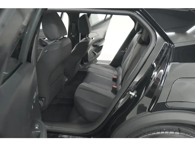 Peugeot 2008 1.2 Hybrid 145 Allure 2025 Hybride Benzine 31