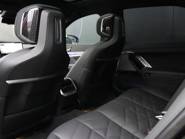 BMW 7 Serie 750e xDrive 2023 Hybride Benzine 43