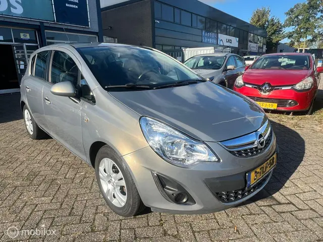 Opel Corsa 1.2 EcoFlex Cosmo / Cruise 2013 Benzine 4