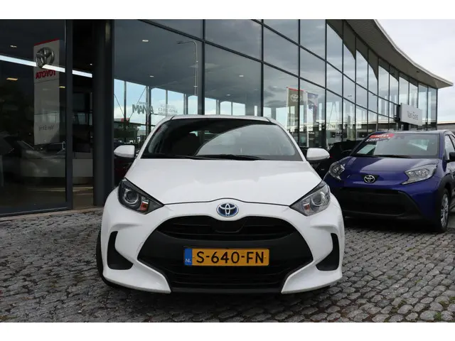 Toyota Yaris 1.5 Hybrid Active 2022 Hybride Benzine 13
