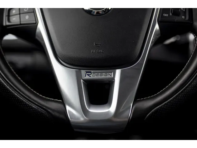Volvo V40 T3 Benzine R-Design 2017 Benzine 26