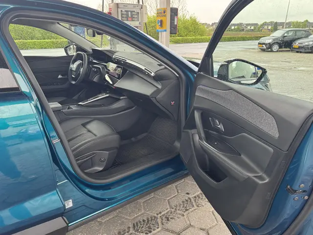 Peugeot 408 1.6 HYbrid GT 180 EAT8 2023 Hybride Benzine 15
