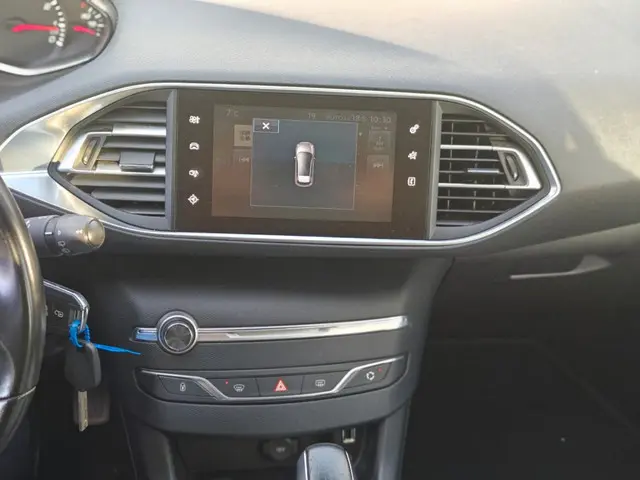 Peugeot 308 1.2 Automaat PureTech Allure NAVI 2017 Benzine 19